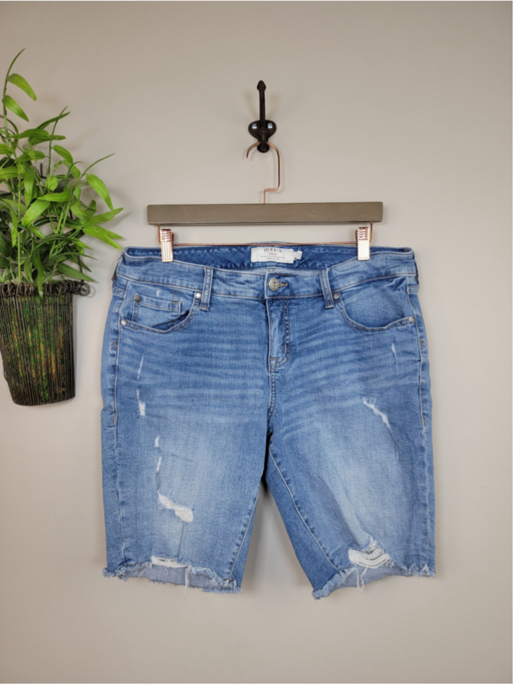 Torrid 14 Bermuda High Rise Medium Blue Distressed Frayed Jean Shorts Stretch